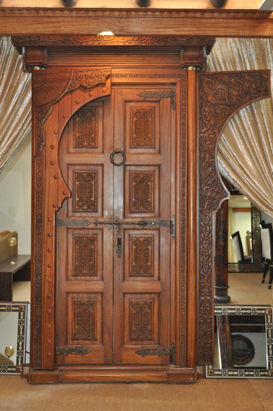 деревянные резные двери